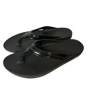 Oofos OOriginal women’s flip flap sandals black size 10